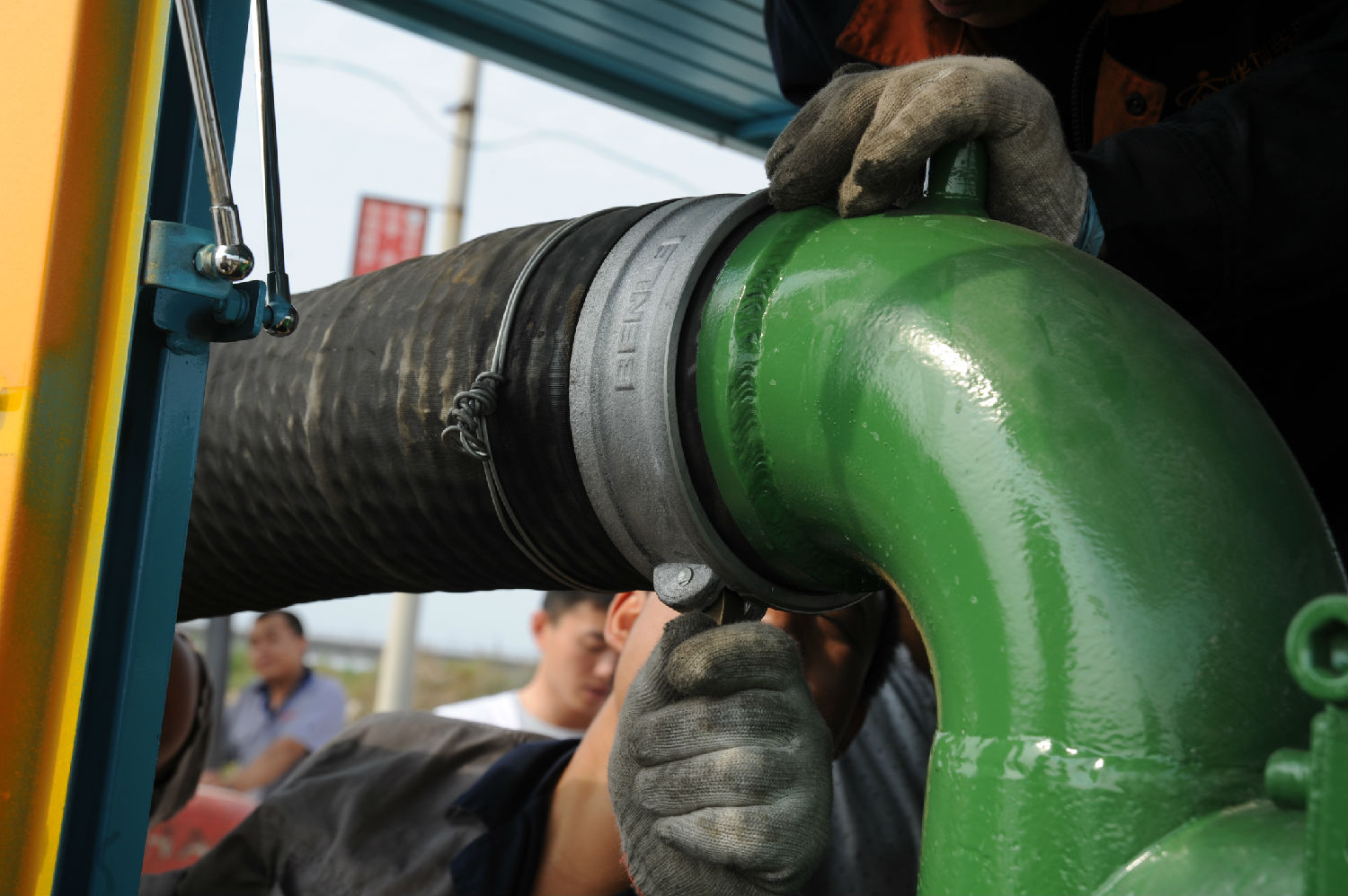 麻豆免费版免费下载麻豆国产免费室外试机安装出水管路