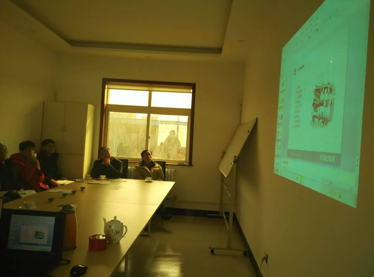 麻豆免费版免费下载公司与客户进行技术交流