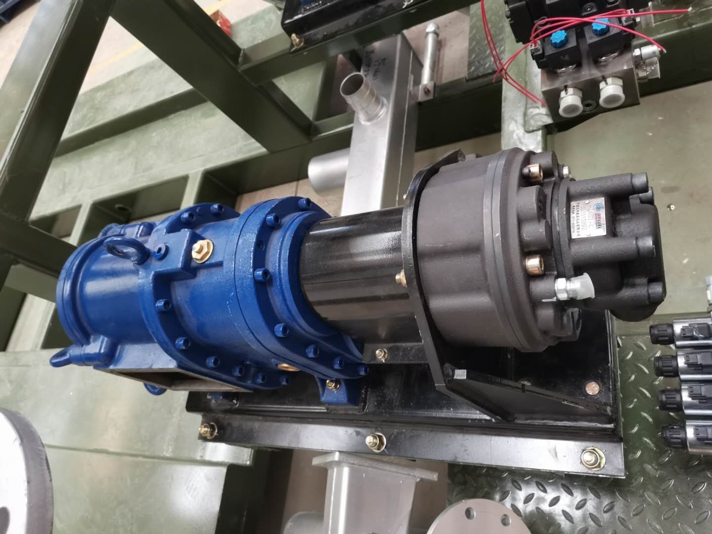 融雪剂机场洒布车麻豆视频免费下载 融雪剂机场洒布车麻豆视频免费下载